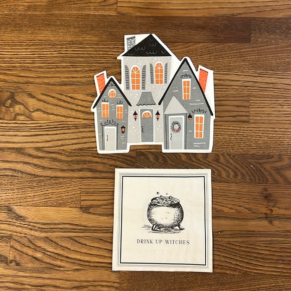 An assortment of 33 different napkins for Halloween entertaining - Picture 8 of 10